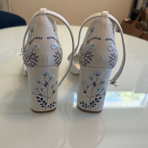 Embroidered Bridal Heels - white with blue floral - Picture 2 of 3